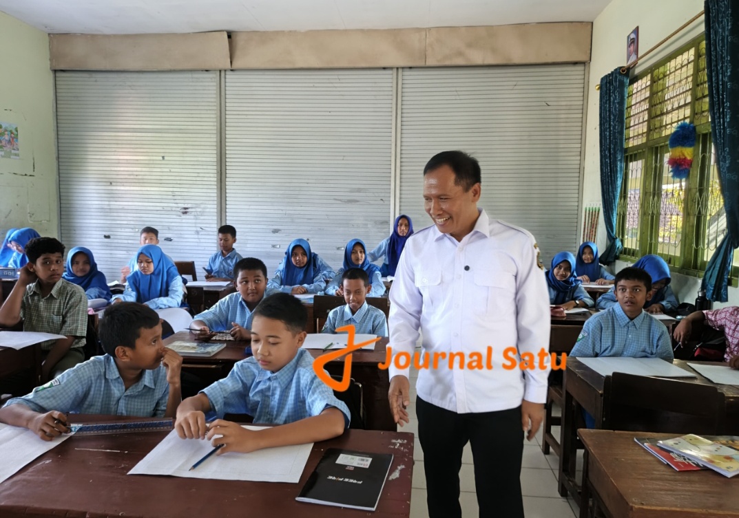 Wabup Tulungagung, Ahmad Baharudin, saat lakukan monitoring ke sejumlah sekolah di Kabupaten Tulungagung