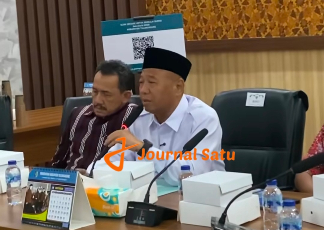 Bupati Tulungagung, Gatut Sunu Wibowo, saat terima Aspirasi masyarakat di ruang Aspirasi kantor DPRD Tulungagung