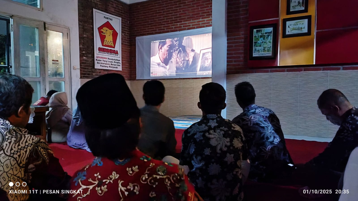 Nobar Film G30S/PKI, di Kantor DPC Gerindra Tulungagung